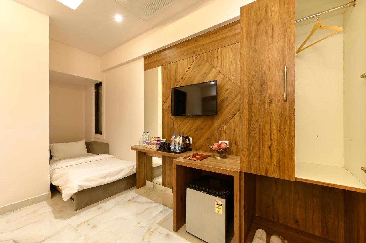 Hotel Avalon Palms Agra Agra  Bagian luar foto