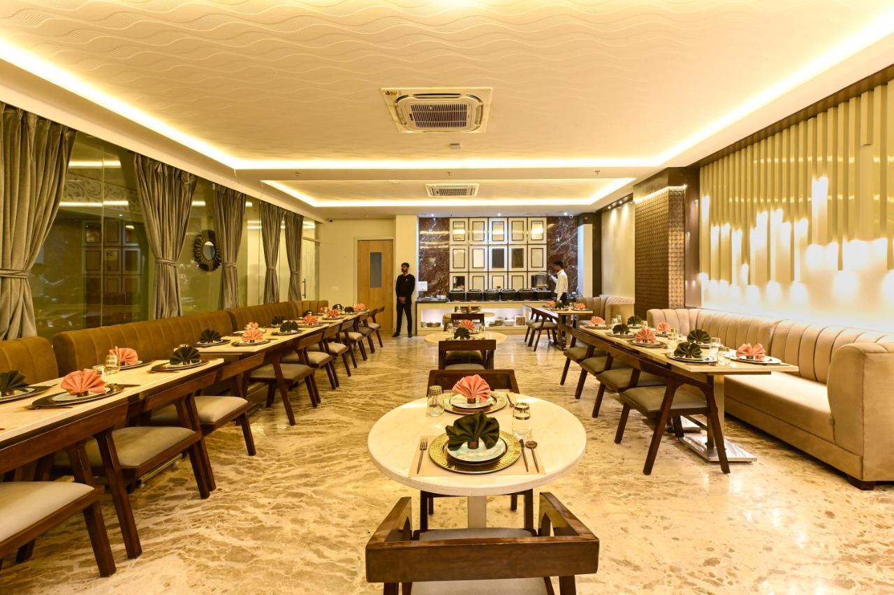 Hotel Avalon Palms Agra Agra  Bagian luar foto