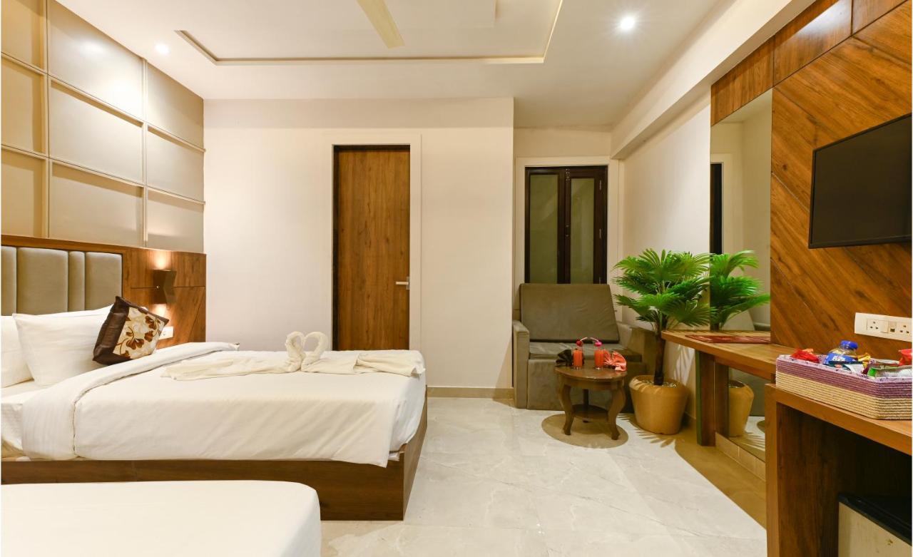 Hotel Avalon Palms Agra Agra  Bagian luar foto