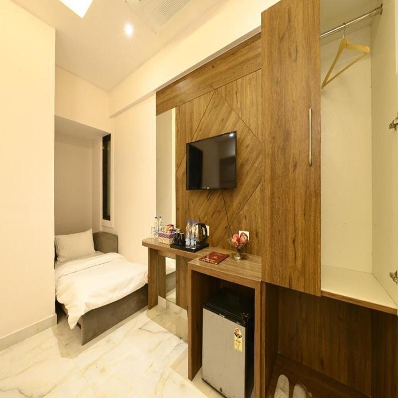 Hotel Avalon Palms Agra Agra  Bagian luar foto