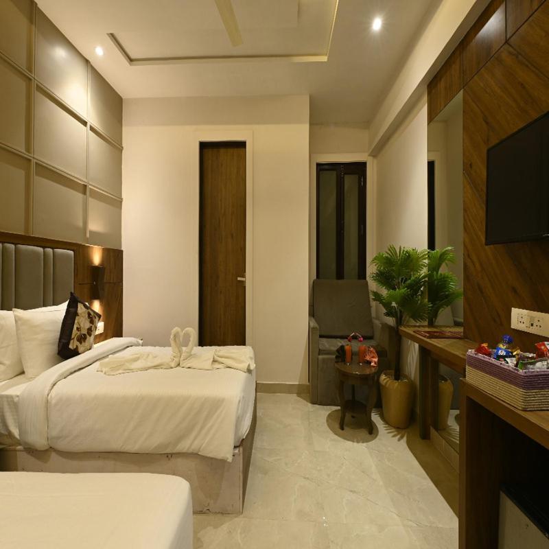 Hotel Avalon Palms Agra Agra  Bagian luar foto